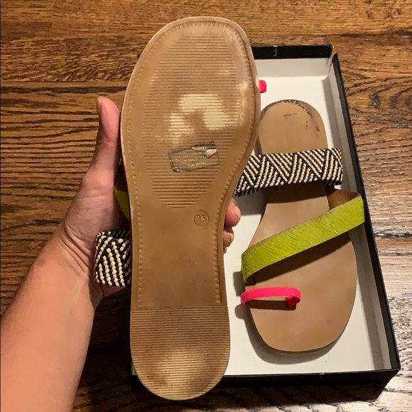 Steve Madden slip on sandals - Picture 3 of 3